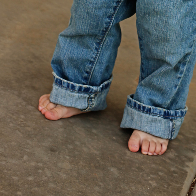 she-took-her-son-to-the-zoo-without-shoes